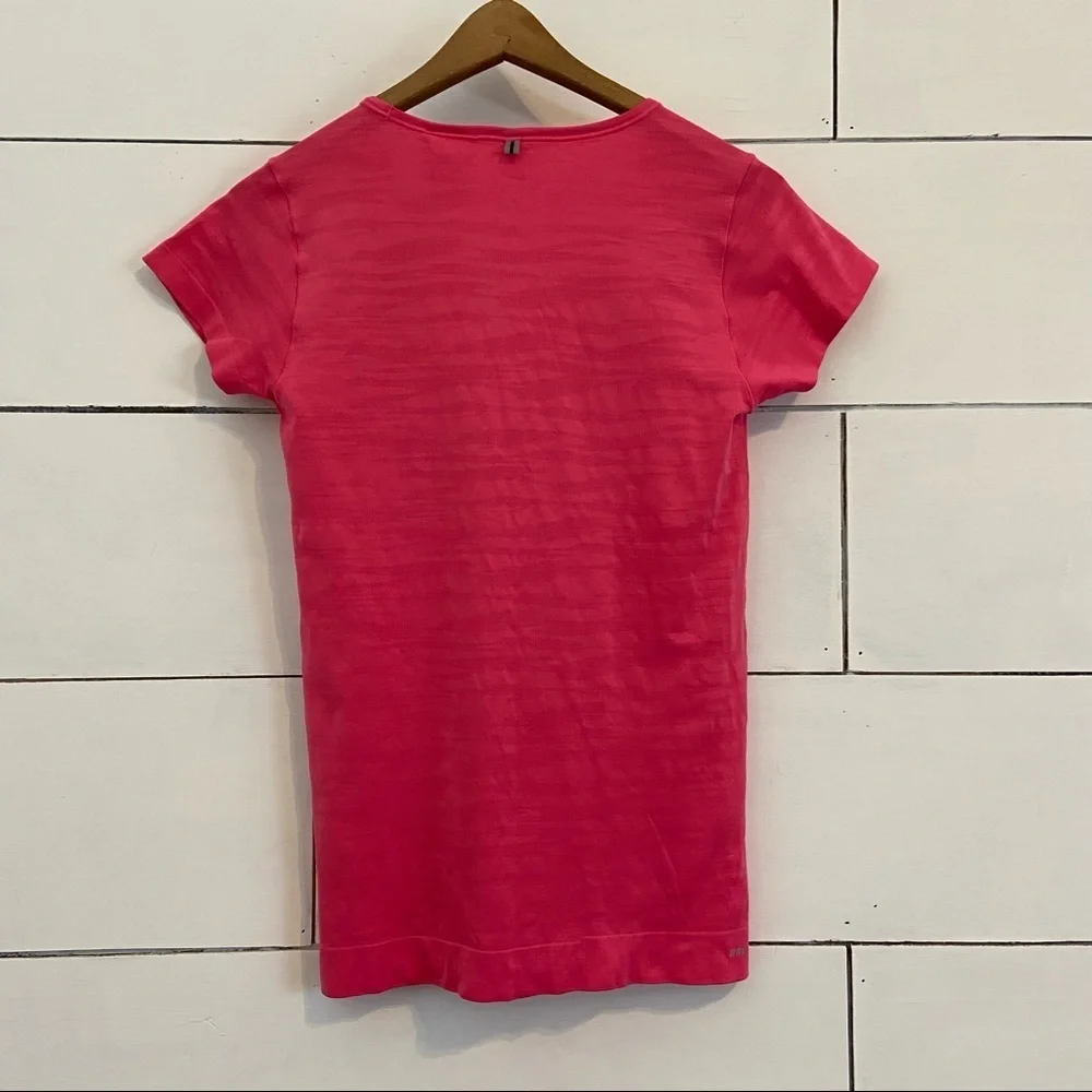 Nike Dri-Fit Seamless Short Sleeve Running Shirt. Size Small. EUC